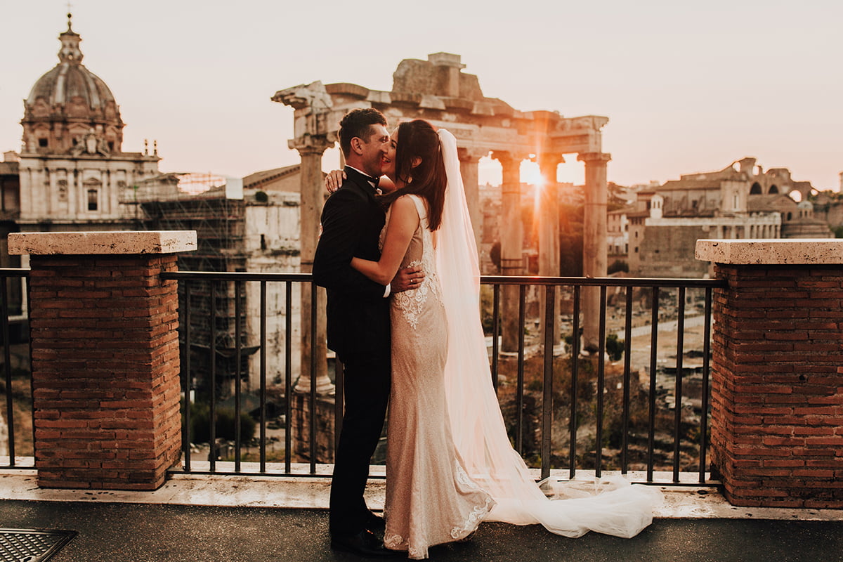 Para młoda w sesji ślubnej za granicą w Rzymie w obiektywie Emilii Chrobok